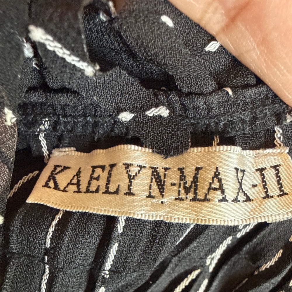 Kaelyn Max II Black Pinstripe Cold Shoulder Ruffle Bell Sleeve Top 1X - Picture 7 of 8